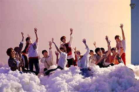 Download SEVENTEEN Oh My! Wallpaper | Wallpapers.com