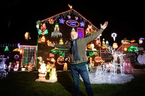 Brothers decorate mum's house with 50,000 lights for Christmas and ...