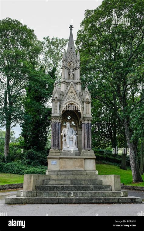 Sir Titus Salt statue in Lister Park, Bradford Stock Photo - Alamy