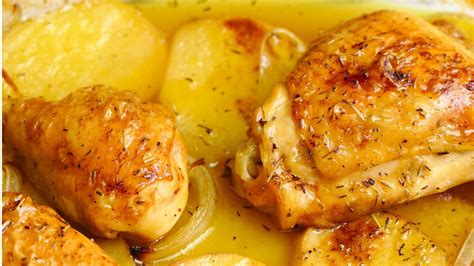 Como hacer Pollo al Horno asado con patatas y cebolla: Recetas Faciles ...