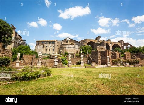 Foro romano aerial hi-res stock photography and images - Alamy