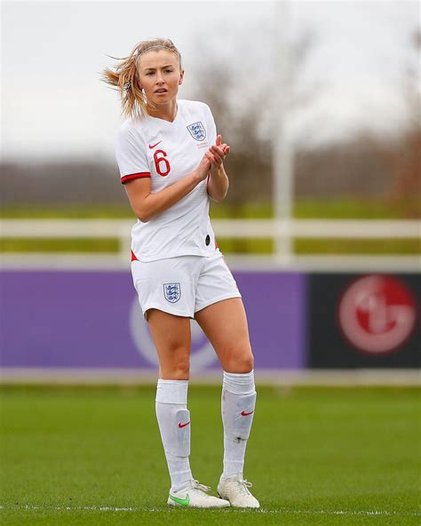 Leah Williamson in 2021 | England shirt, Female soccer players, Womens ...