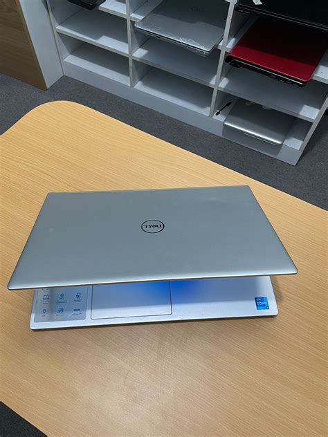 Dell Inspiron 5502 - Mero Laptop