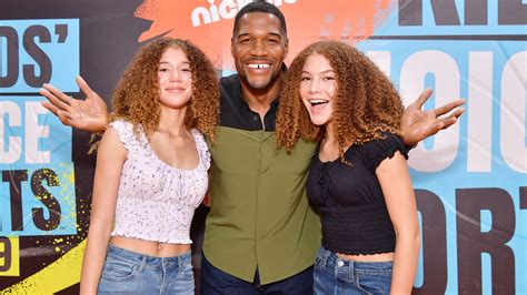 Michael Strahan's daughters Sophia, 18, and Isabella, 18, star in new ...