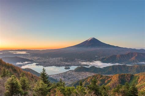 Premium Photo | Mt fuji japan over kawaguchi lake