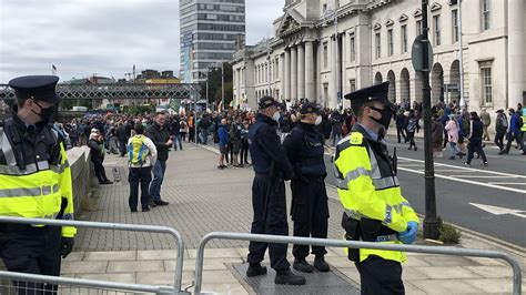 Hundreds attend anti-lockdown protest in Dublin