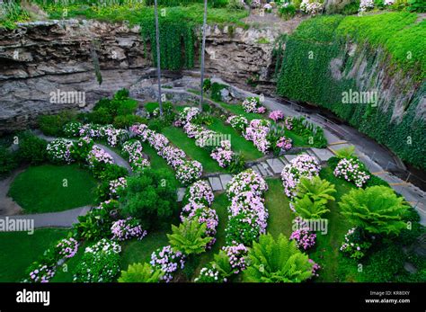 Sunken gardens mt gambier hi-res stock photography and images - Alamy