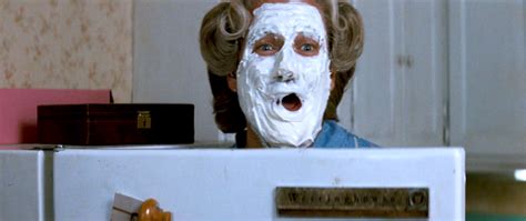 Robin Williams Did 18 Takes of Cake Face Scene in 'Mrs. Doubtfire ...