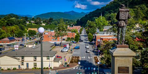 The 10 Best Small Towns Near Asheville NC - Blue Ridge Mountains Travel ...