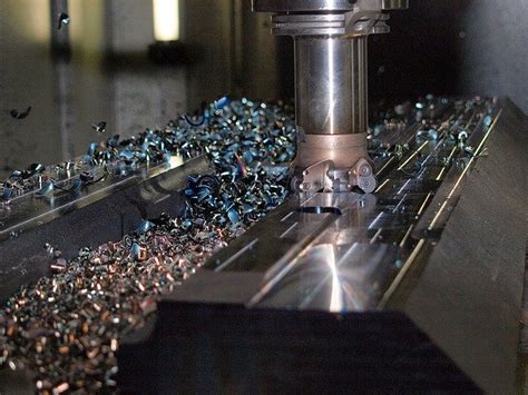 Comparing the Different Types of Milling Machines | Blog Posts | OneMonroe