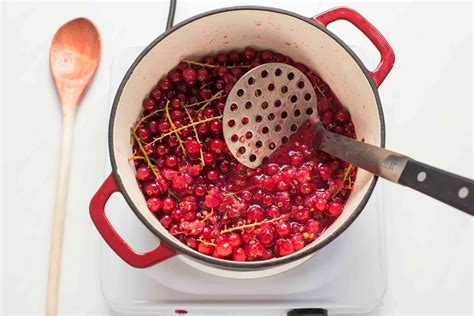 Easy Red Currant Jelly Recipe