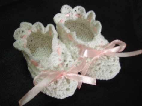 Crochet Pattern for Baby Booties ~ Free Crochet Patterns