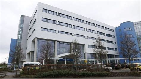 John Radcliffe Hospital delays passing on patient data 'harmful' - BBC News