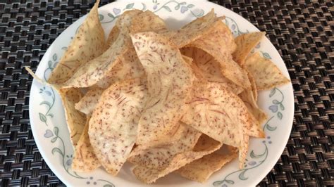 How to Make Taro Chips ||របៀបធ្វើត្រាវឆាប || Sweet Crispy Taro chips ...