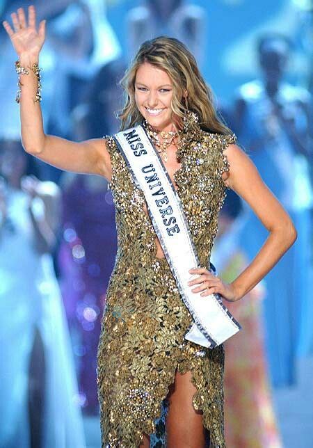 Miss Australia, Jennifer Hawkins crowned as 2004 Miss Universe ...