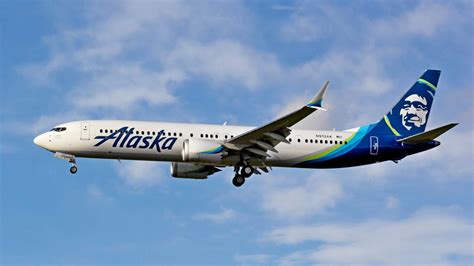 INCIDENT: Alaska Air 737 MAX-9 Loses Plugged Door In Flight - Mentour Pilot