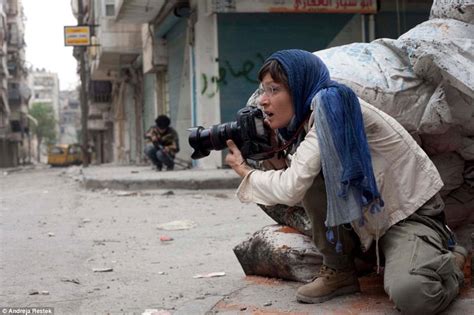 Extraordinary pictures by female war photographers on the world's ...