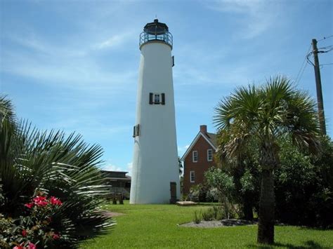 Saint George Island Lighthouse, Gift Shop and Museum (St. George Island ...