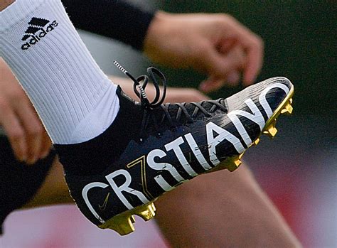 Cristiano Ronaldo präsentiert brandneue eigene Nike Mercurial Superfly ...