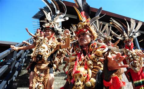 Mengenal Suku-Suku Asli Kalimantan, Ada Dayak hingga Banjar : Okezone ...