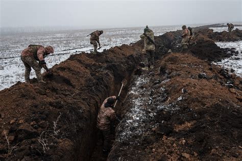 Russian Soldiers' Successful Bakhmut Tactics Emerge—ISW - Newsweek