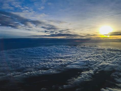 Mindanao sunrise in a sea of clouds : Philippines