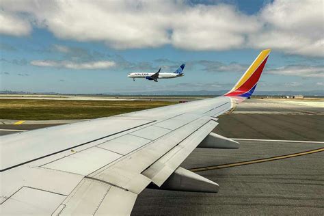 How concerning are two recent aborted landings at SFO?