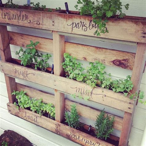 25 DIY Pallet Wood Projects