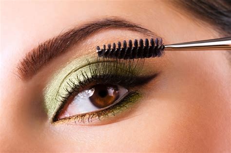 How to Use Eye Color Makeup to Intensify your Natural Eye Color ...