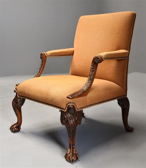 Early 20th century fine quality Georgian style mahogany armchair