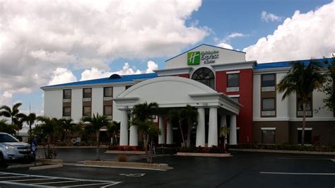 HOLIDAY INN EXPRESS & SUITES LAKE OKEECHOBEE $161 ($̶1̶8̶7̶) - Prices ...