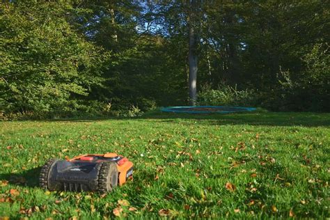 Do Robot Lawn Mowers Need a Garage? [ Even Robots Want to be ...