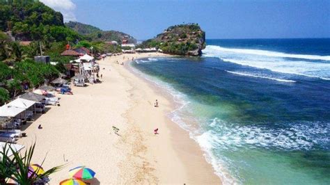 Pantai Senggigi - Tribunnewswiki.com