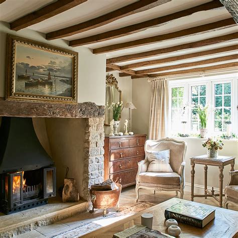 Step inside this Christmassy Wiltshire cottage with French Regency ...