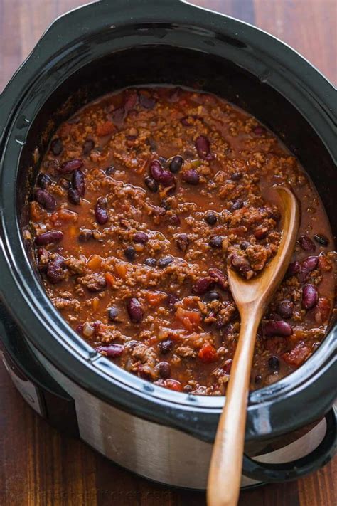 An easy crockpot chili recipe with Ground Beef, beans, tomato sauce ...