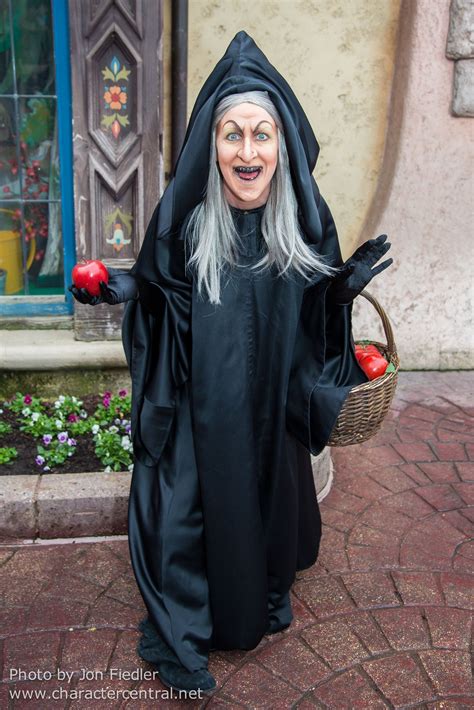 DLP Oct 2013 - The villains coming out to play in Fantasyland | Disney ...