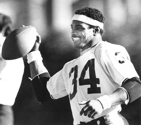 NFL: In appreciation of Walter Payton, on birthday