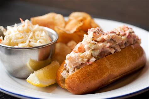 Boston’s 10 Best Lobster Rolls, Reviewed | Observer