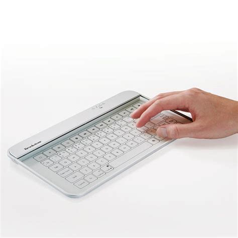 Wireless Glass Keyboard is the Keyboard of the Future - GetdatGadget