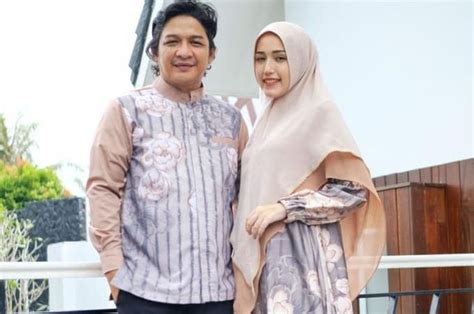 Istri Pasha Ungu Sudah Siapkan Pakaian Couple Elegan dengan Suami untuk ...