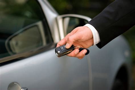 10 Secret Uses for Your Car Key Fob