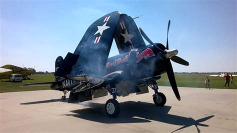 F4U-4 Corsair engine startup @ LHUD 2016 - YouTube