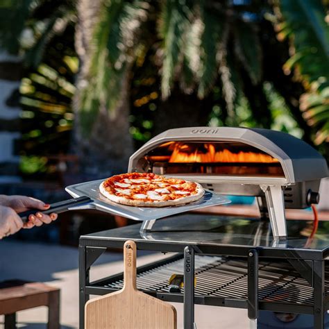 Ooni Koda 16 - Portable Outdoor Pizza Oven Bakes in Only 60 Seconds ...