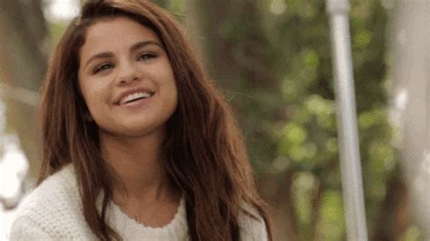 Selena Gomez Tumblr GIFs - Find & Share on GIPHY