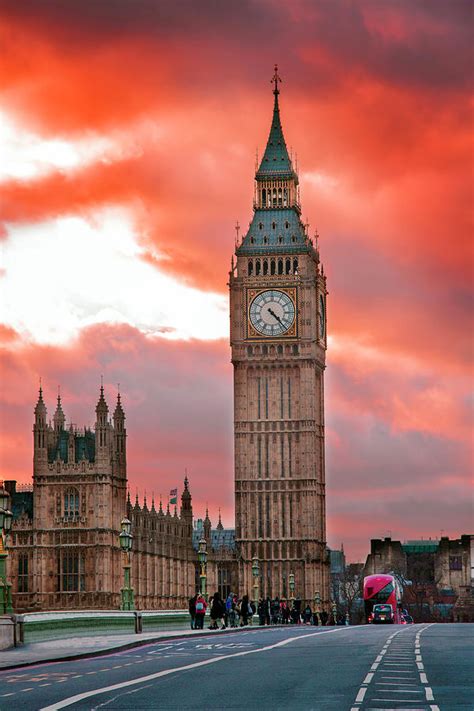 Big Ben in London and beautiful sunset clouds in the city of London ...