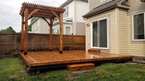 Pergola with Floating Deck: Create a Stunning Outdoor Oasis