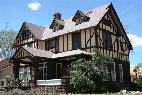 Tudor Architecture, Explained: History and Characteristics - Homedit ...