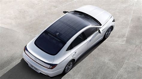 Hyundai releases car with solar panel roof - BBC News