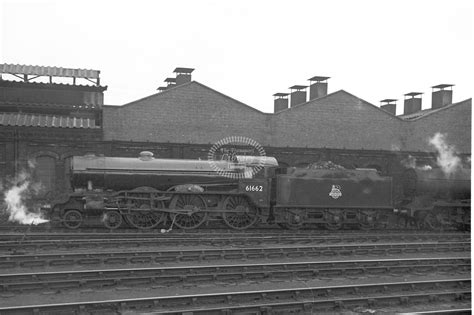 The Transport Library | Ex LNER B17/6 4-6-0 No.61662 "Manchester United ...