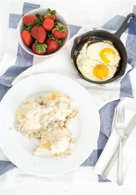 Buttermilk Biscuits and Gravy - Oh So Delicioso